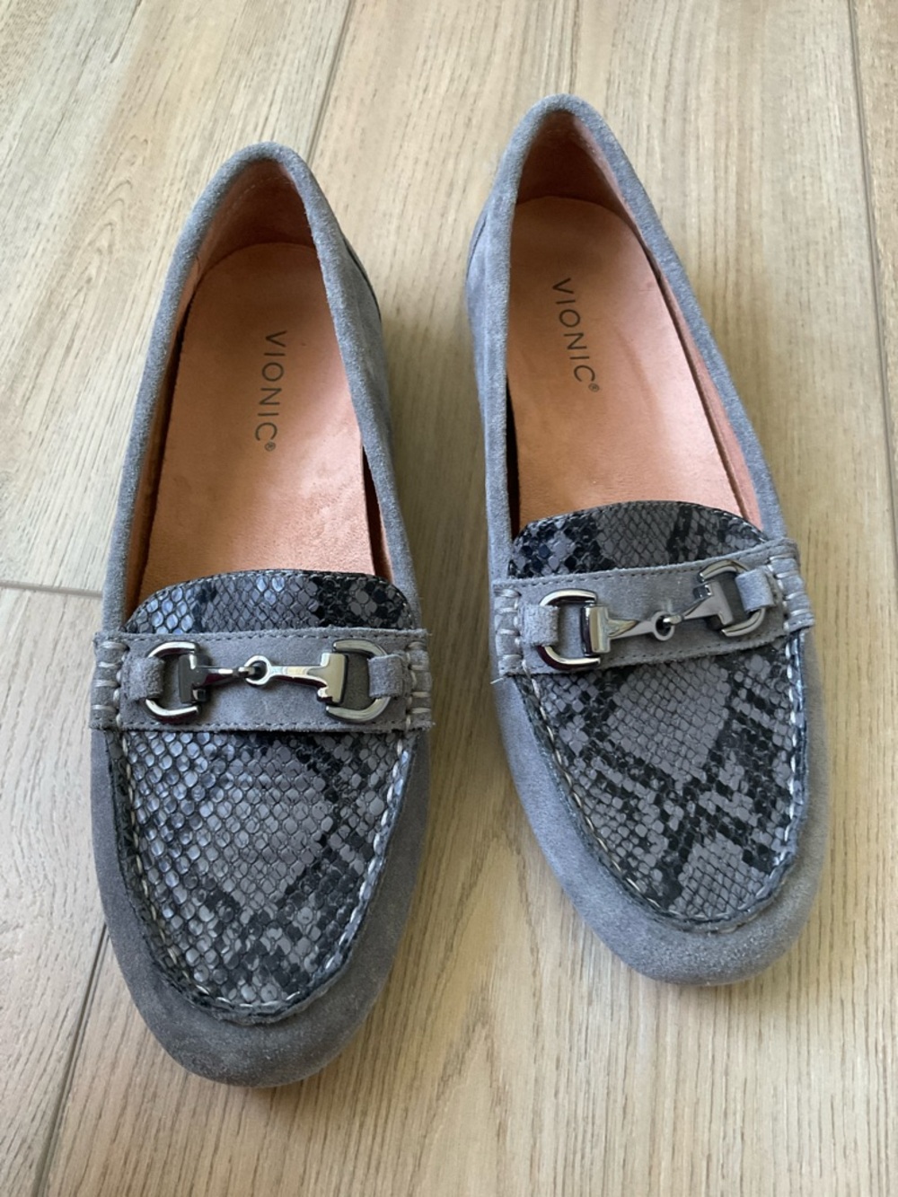 Vionic Dayna Horsebit Gray Suede Snake Print Loafers SZ 9 Smart Casual Preppy